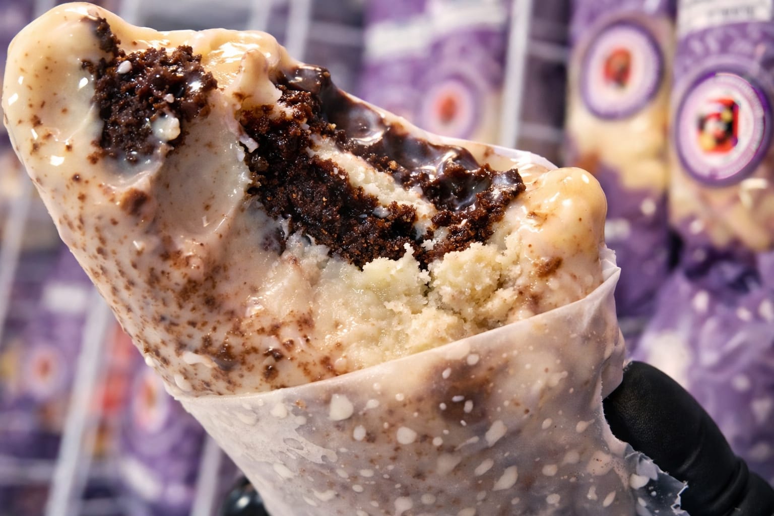 Geladinho gourmet sabor Ninho com biscoito Oreo