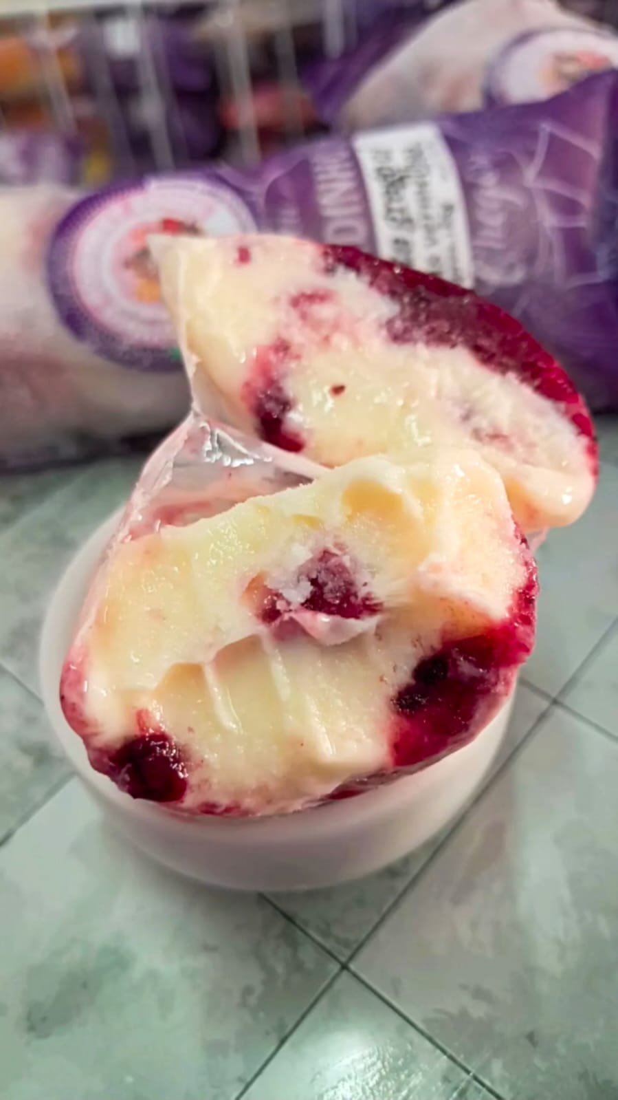 Geladinho gourmet sabor Ninho com Morango